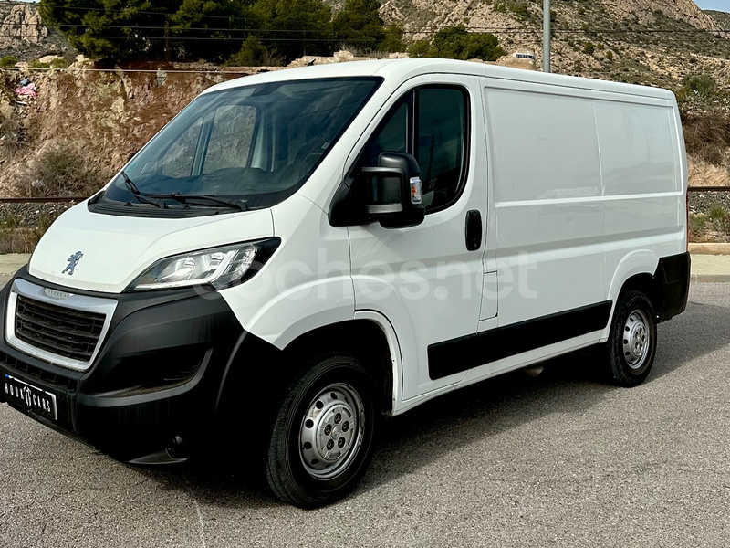 PEUGEOT Boxer 330 L1H1 BlueHDi