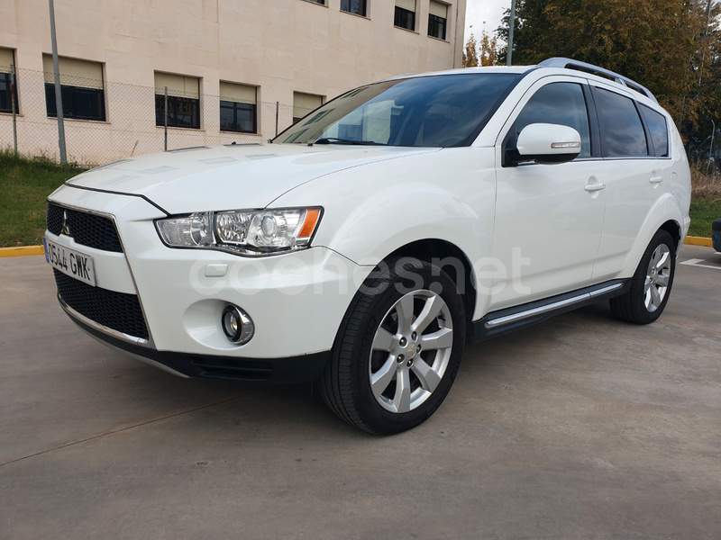 MITSUBISHI Outlander 220 DID SST Kaiteki