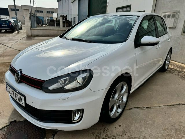 VOLKSWAGEN Golf VI 2.0 TSI GTI