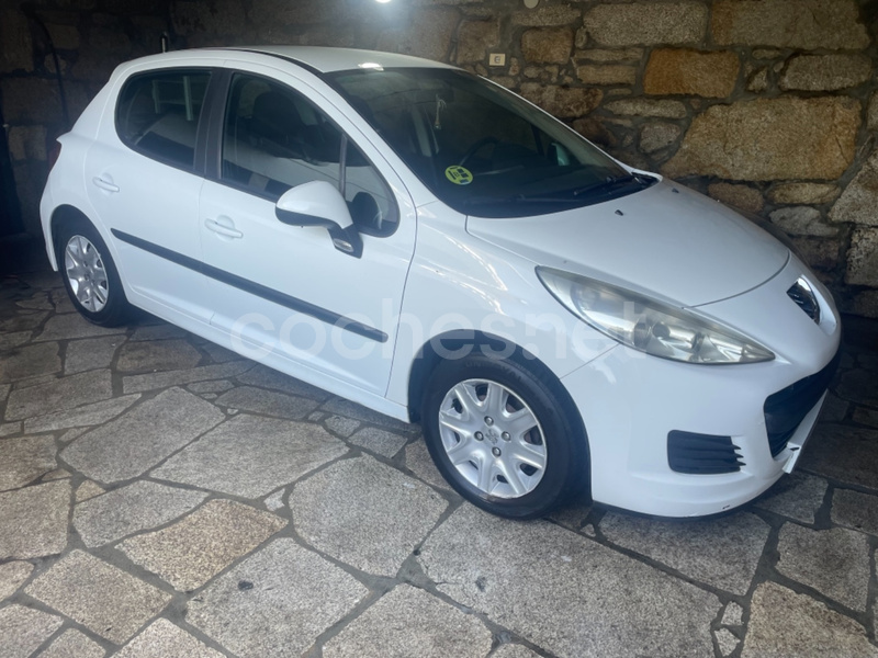 PEUGEOT 207 Confort 1.4 HDI 70