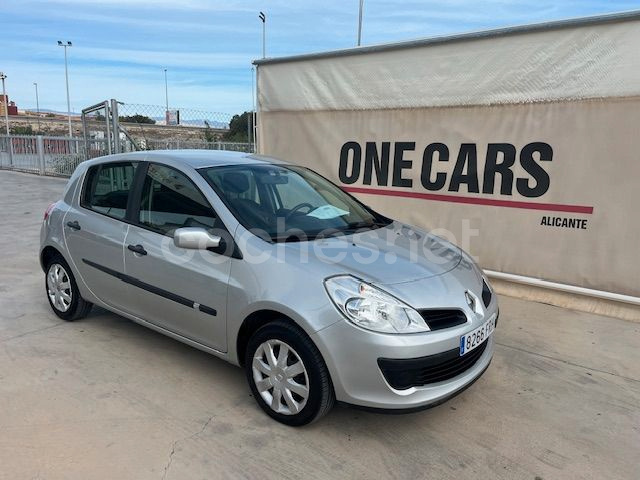 RENAULT Clio Authentique 1.2 16v eco2