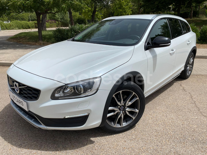 VOLVO V60 Cross Country 2.4 D4 AWD Momentum Auto