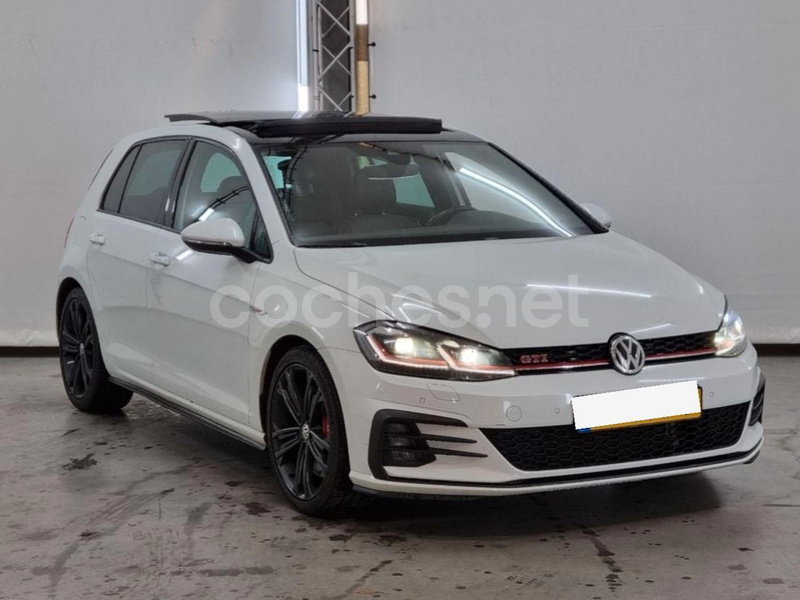 VOLKSWAGEN Golf R 2.0 TSI 4Motion DSG Variant