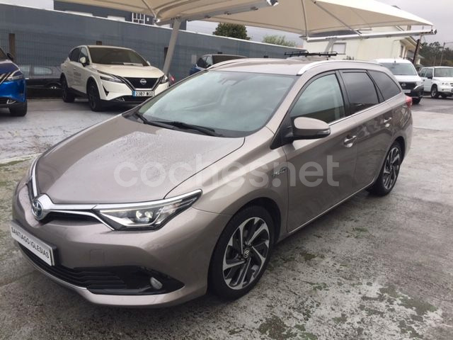 TOYOTA Auris 1.8 140H Feel Touring Sports