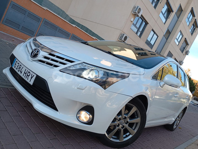 TOYOTA Avensis 120D Advance Cross Sport