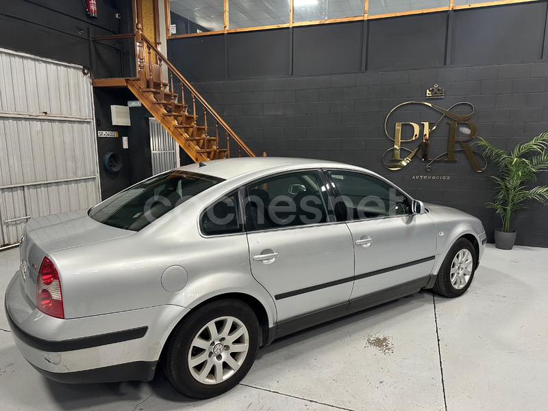 VOLKSWAGEN Passat 1.9 TDi Advance