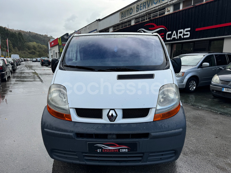 RENAULT Trafic Combi 6 27 Corto Normal 1.9dCi 100