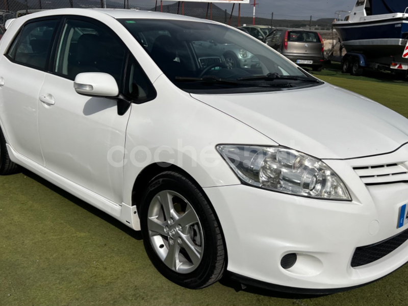 TOYOTA Auris 1.6 VVTi Active