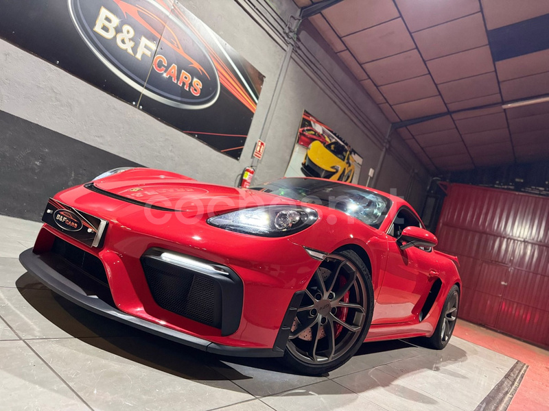 PORSCHE 718 Cayman GT4