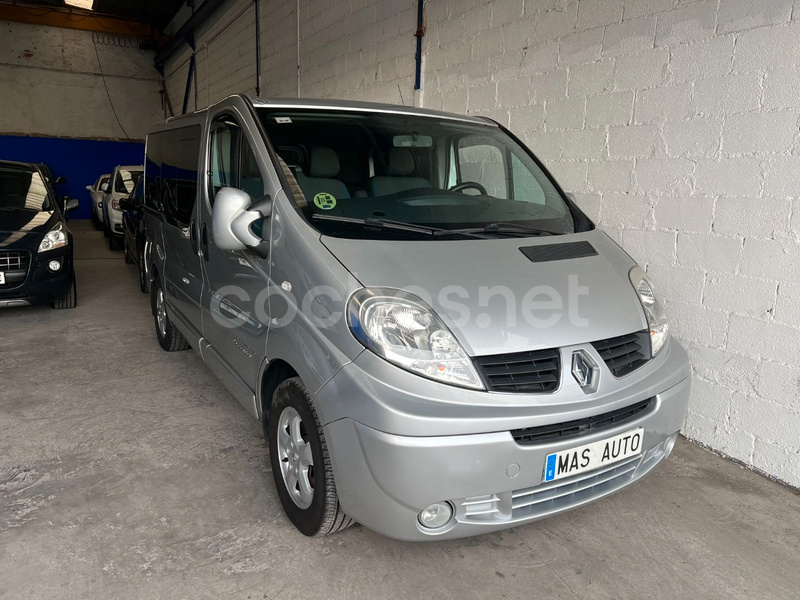 RENAULT Trafic Passenger Combi 9 2700 Corto dCi 115 E5