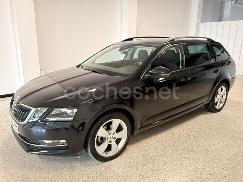 SKODA Octavia Combi 2.0 TDI DSG Style