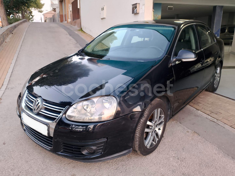 VOLKSWAGEN Jetta 2.0 TDi Advance