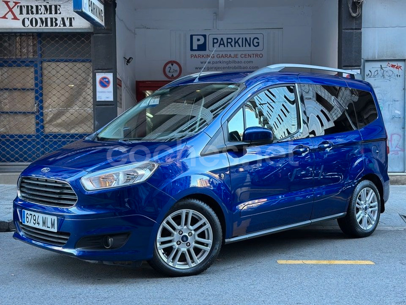 FORD Tourneo Courier 1.0 EcoBoost Titanium