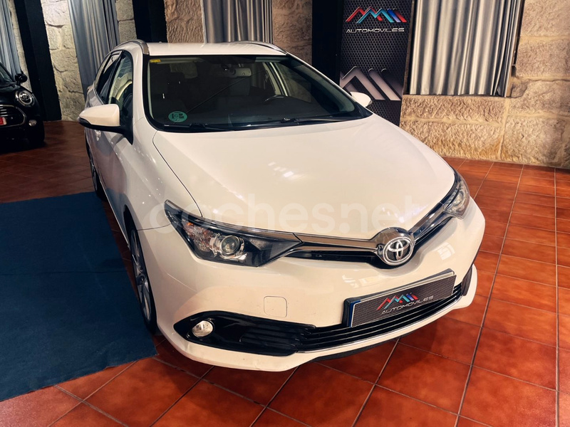 TOYOTA Auris 1.4 90D Feel Touring Sports