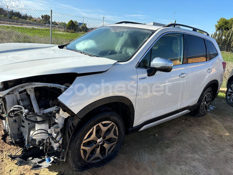 SUBARU Forester 2.0i Hybrid CVT Executive Plus