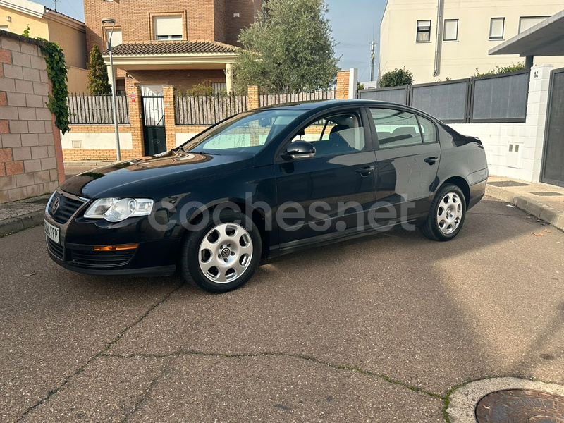 VOLKSWAGEN Passat 1.6 FSI Advance