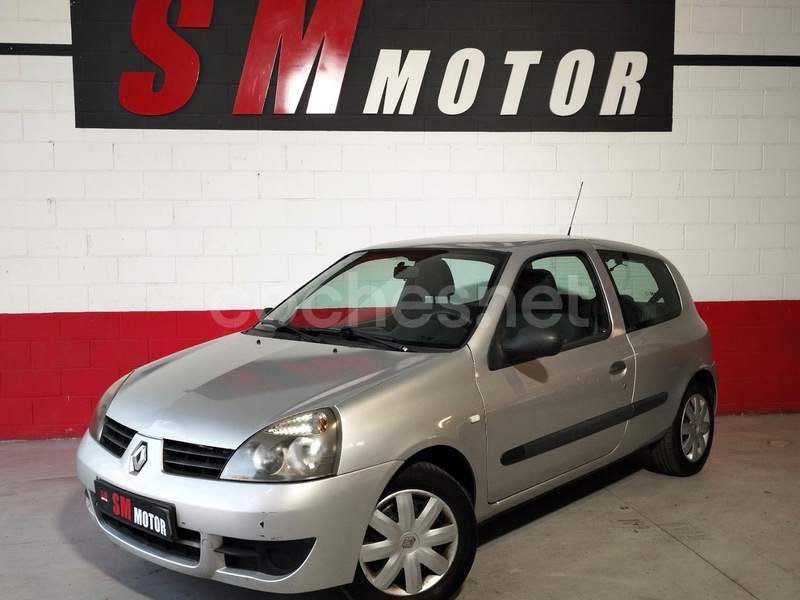 RENAULT Clio Authentique 1.2 16v