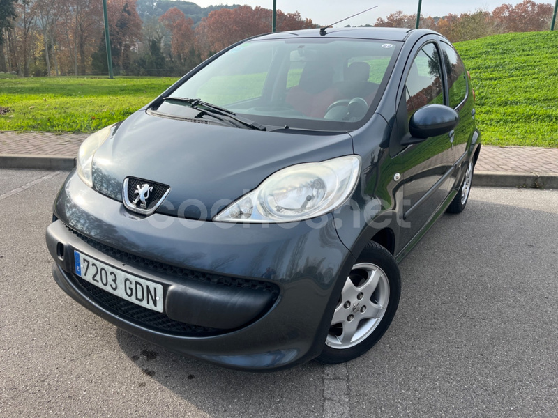 PEUGEOT 107 1.0i 2Tronic Urban Move