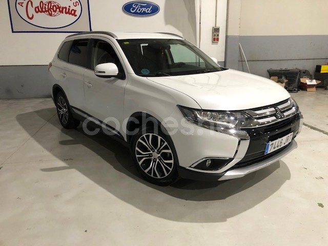 MITSUBISHI Outlander 220 DID Motion 2WD 5 Plazas