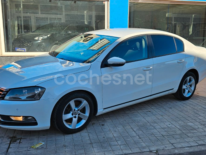 VOLKSWAGEN Passat 1.6 TDI Business Advance Navi BMT