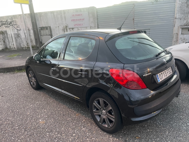 PEUGEOT 207 Confort 1.6 HDI 90