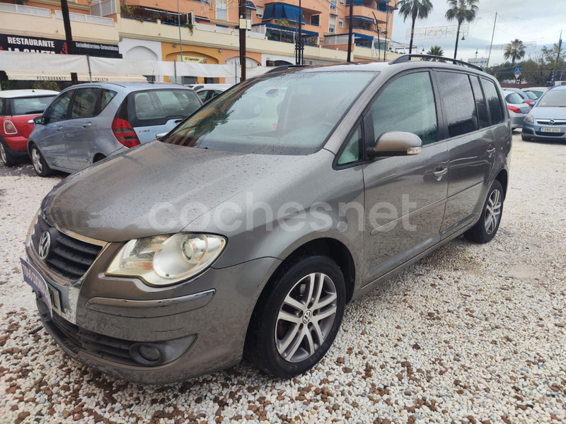 VOLKSWAGEN Touran 1.6 102 Traveller