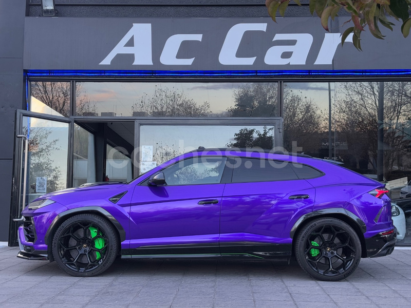 LAMBORGHINI URUS V8 4.0