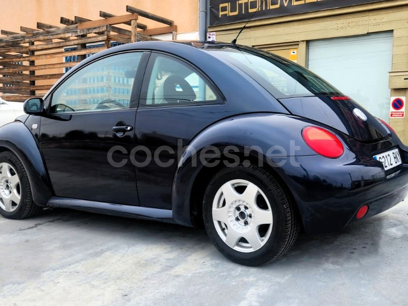 VOLKSWAGEN New Beetle 1.6