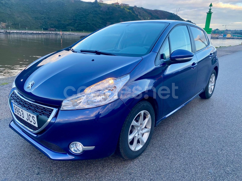 PEUGEOT 208 ALLURE 1.2L PureTech 82