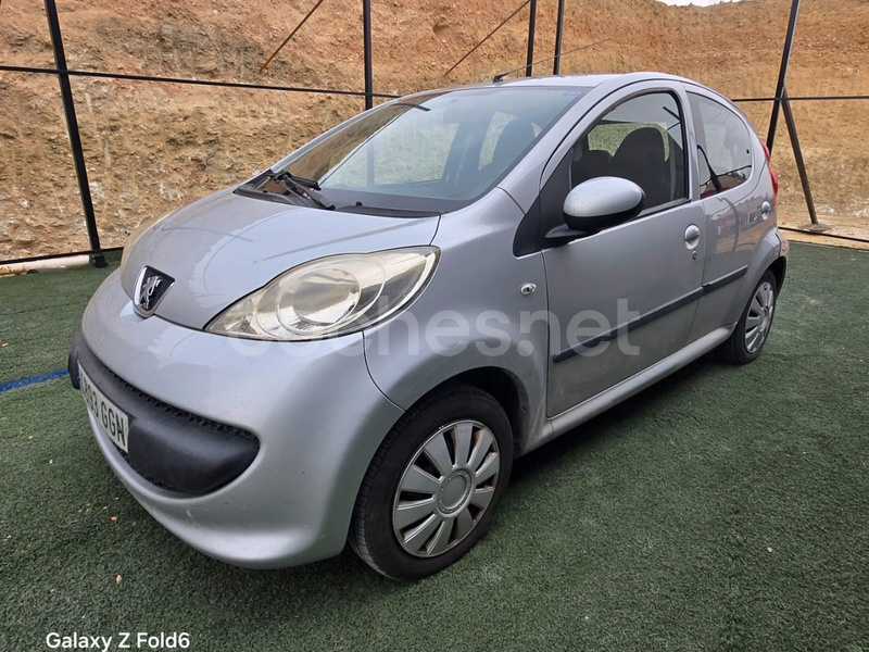 PEUGEOT 107 1.0i 2Tronic Urban Move