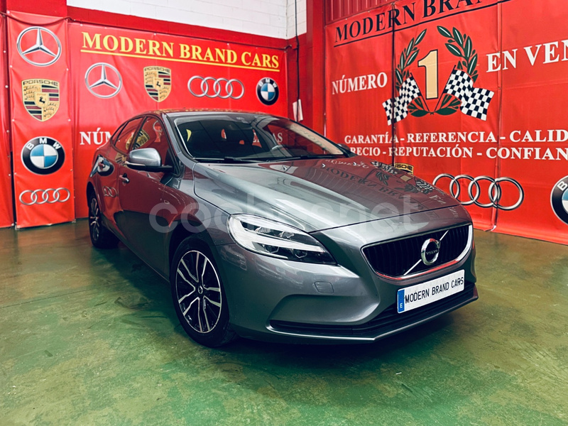 VOLVO V40 2.0 D2 Momentum