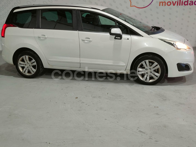 PEUGEOT 5008 Style 1.6 BlueHDi 120 FAP