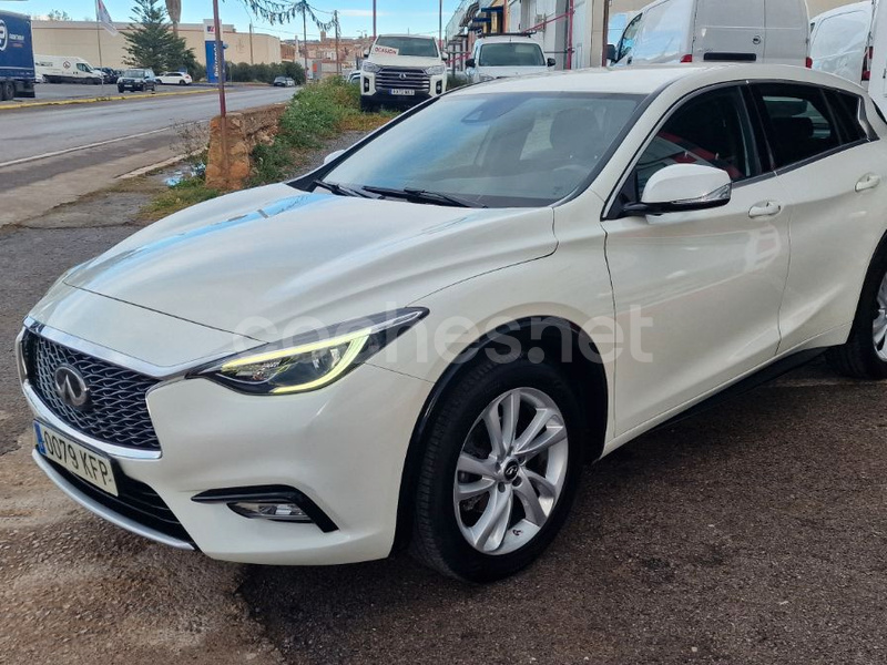 INFINITI Q30 1.6TC PREMIUM TECH 7DCT