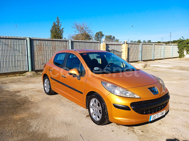 PEUGEOT 207 Confort 1.4 HDI 70