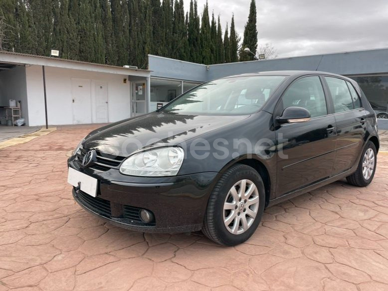 VOLKSWAGEN Golf 1.6 Trendline