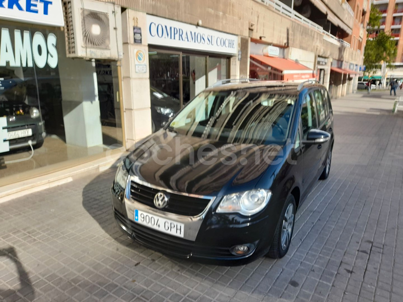 VOLKSWAGEN Touran 1.9 TDI DSG DPF Advance