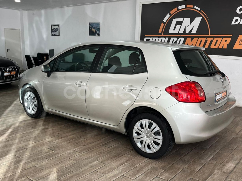 TOYOTA Auris 1.4 VVTi Auris