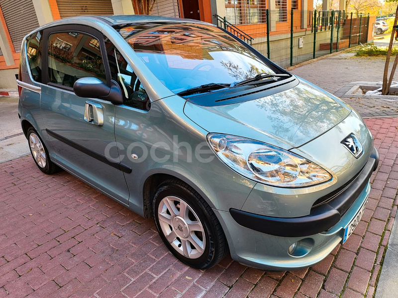 PEUGEOT 1007 1.4 HDi Sporty