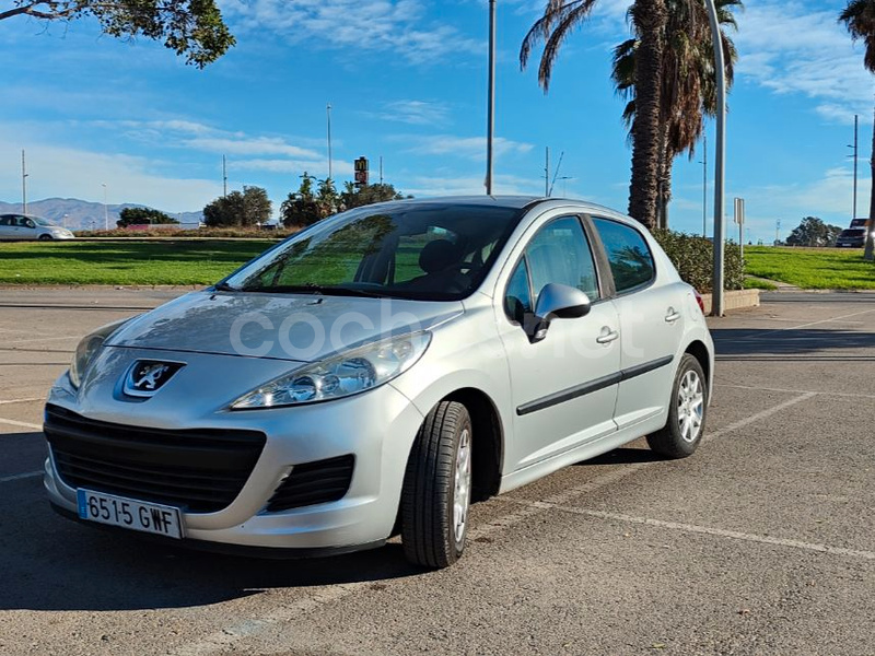 PEUGEOT 207 Confort 1.4 HDI 70