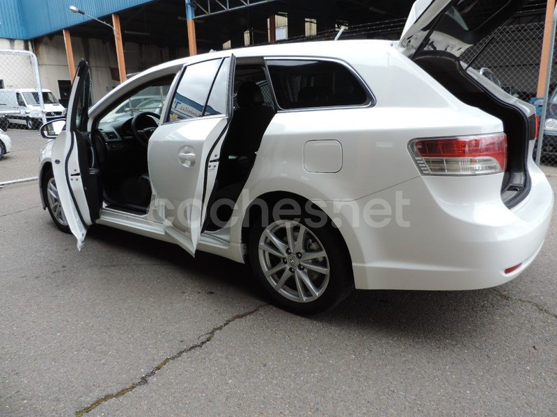 TOYOTA Avensis 120D Advance Cross Sport