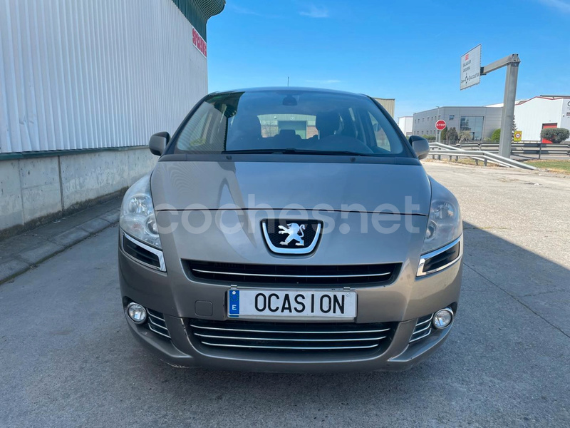 PEUGEOT 5008 Business Line 1.6 HDI 112 FAP