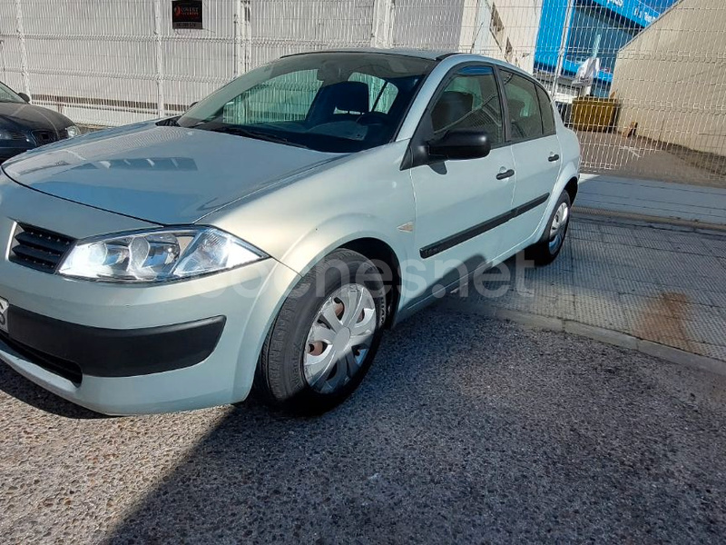 RENAULT Mégane SEDAN CONFORT AUTHENTIQUE 1.6 16v