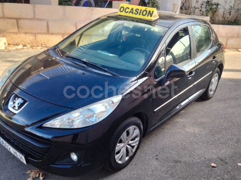 PEUGEOT 207 + 1.4i