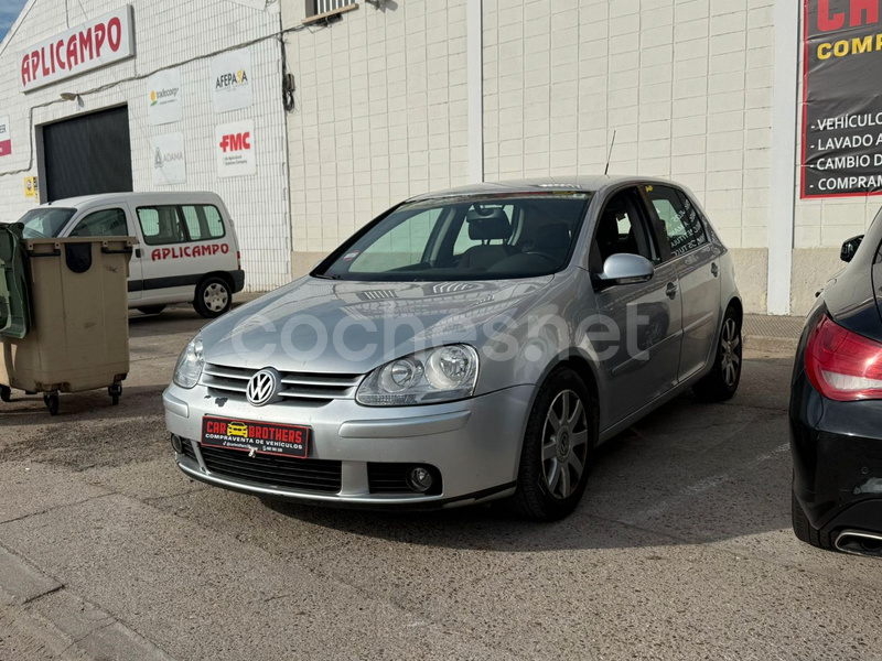 VOLKSWAGEN Golf 1.6 FSI Sportline