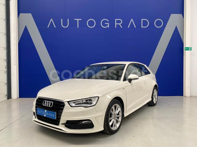 AUDI A3 1.6 TDI clean d. S line edition