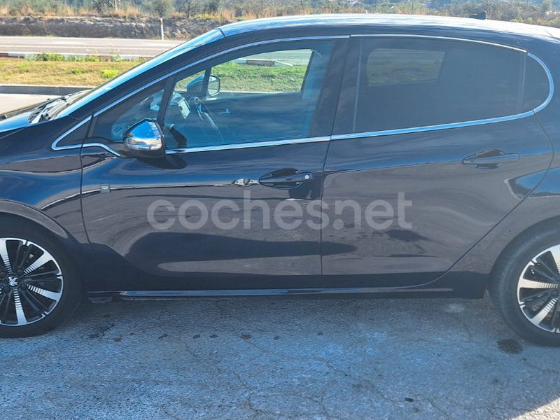 PEUGEOT 208 Tech Edition BlueHDi