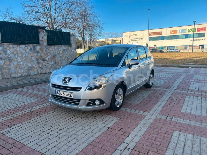 PEUGEOT 5008 Confort 1.6 HDI 110 FAP