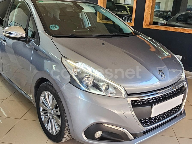 PEUGEOT 208 Signature BlueHDi