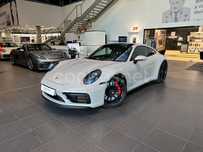 PORSCHE 911 Carrera 4 GTS Coupe