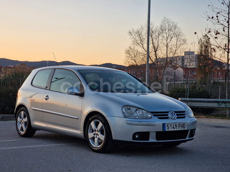 VOLKSWAGEN Golf 1.6 FSI Highline